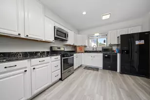 7333 Winthrop Way, Downers Grove, IL 60516 - Photo 2