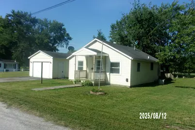 110 N Mansfield Avenue, Milford, IL 60953 - Photo 1