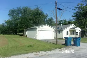 110 N Mansfield Ave, Milford, IL 60953 - Photo 4