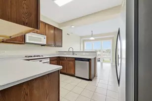 101 Pointe Dr, Northbrook, IL 60062 - Photo 6