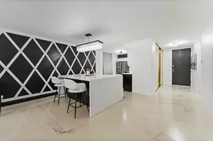 201 E Chestnut St, Chicago, IL 60611 - Photo 4