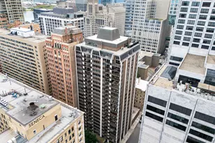 201 E Chestnut St, Chicago, IL 60611 - Photo 36