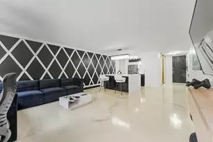 201 E Chestnut St, Chicago, IL 60611 - Photo 2