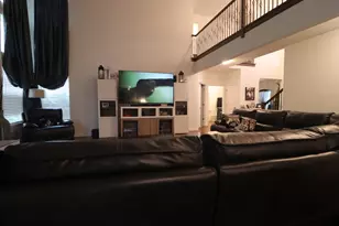 4215 Chinaberry Ln, Naperville, IL 60564 - Photo 10