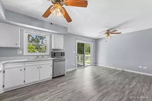 485 N Airlite St, Elgin, IL 60123 - Photo 8