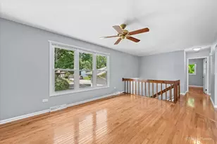 485 N Airlite St, Elgin, IL 60123 - Photo 6