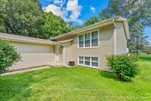 485 N Airlite St, Elgin, IL 60123 - Photo 4