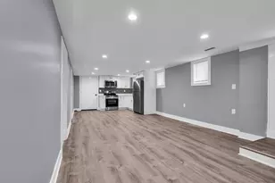 2424 W Hollywood Ave, Chicago, IL 60659 - Photo 8