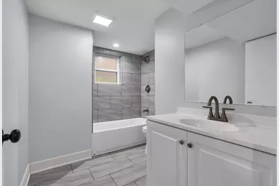 2424 W Hollywood Avenue #3, Chicago, IL 60659 - Photo 12