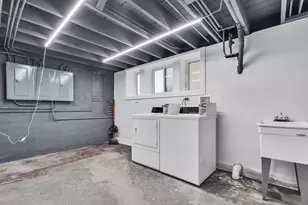 2424 W Hollywood Ave, Chicago, IL 60659 - Photo 16