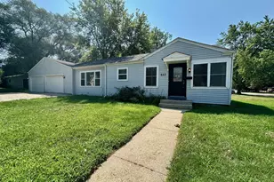 653 Elgin Ave, Elgin, IL 60120 - Photo 1