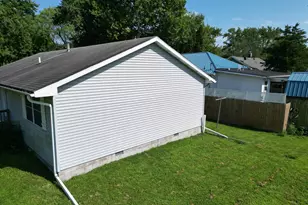 557 N 5th St, Watseka, IL 60970 - Photo 2