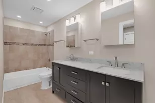 1055 N Bluebonnet Ln, Hoffman Estates, IL 60169 - Photo 14