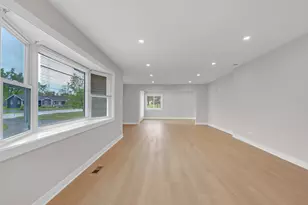 1055 N Bluebonnet Ln, Hoffman Estates, IL 60169 - Photo 16