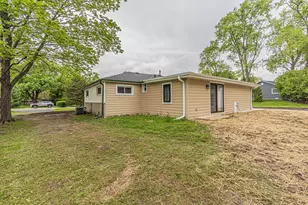 1055 N Bluebonnet Ln, Hoffman Estates, IL 60169 - Photo 30