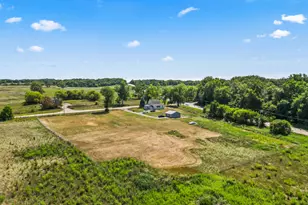 316 Old Sutton Rd, Barrington, IL 60010 - Photo 2