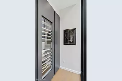 [Address not provided], Chicago, IL 60654 - Photo 18