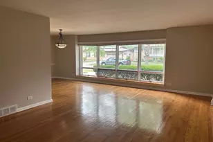 330 W Holly Ct, Glenwood, IL 60425 - Photo 2