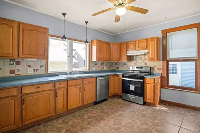 822 Dekalb Avenue, Sycamore, IL 60178 - Photo 4