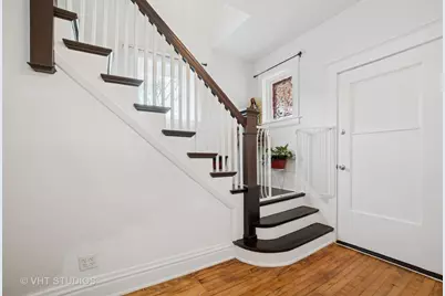 558 N Crystal Street, Elgin, IL 60123 - Photo 2