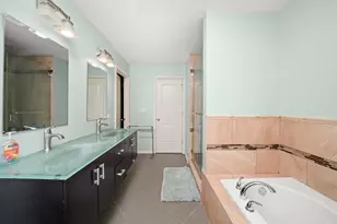 7947 S Clyde Ave, Chicago, IL 60617 - Photo 10