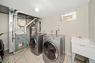 7947 S Clyde Ave, Chicago, IL 60617 - Photo 14