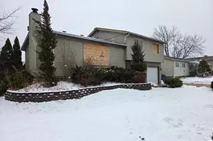 16749 Meadowdale Dr, Oak Forest, IL 60452 - Photo 2