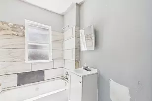 11922 S Perry Ave, Chicago, IL 60628 - Photo 10