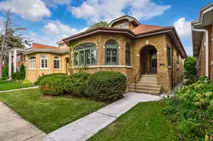 6739 N Rockwell St, Chicago, IL 60645 - Photo 2