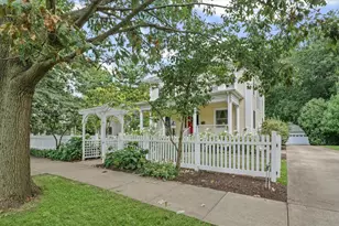 1018 W Church St, Champaign, IL 61821 - Photo 2