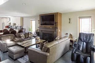 1052 Margret St, Des Plaines, IL 60016 - Photo 8