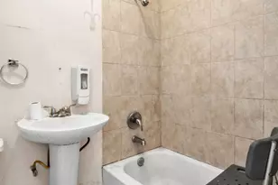 7653 S Bishop St, Chicago, IL 60620 - Photo 16