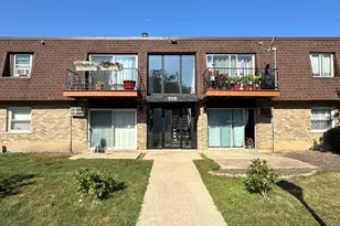 705 Grove Dr, Buffalo Grove, IL 60089 - Photo 1