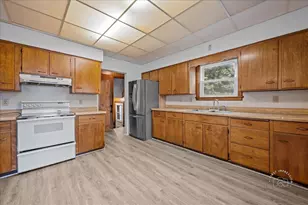 2001 3rd St, Peru, IL 61354 - Photo 6