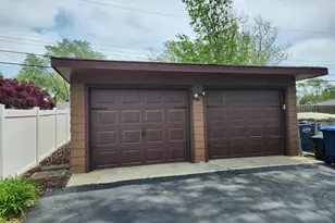 7713 Brookhaven Ave, Darien, IL 60561 - Photo 8