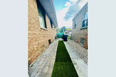 9321 S Avers Avenue, Evergreen Park, IL 60805 - Photo 6