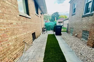 9321 S Avers Ave, Evergreen Park, IL 60805 - Photo 6