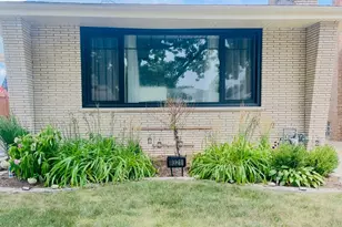 9321 S Avers Ave, Evergreen Park, IL 60805 - Photo 2