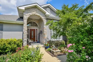 2054 Kingsmill Ct, Yorkville, IL 60560 - Photo 2