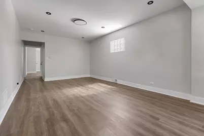 8647 S Kingston Avenue, Chicago, IL 60617 - Photo 4