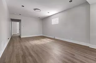 8647 S Kingston Ave, Chicago, IL 60617 - Photo 4