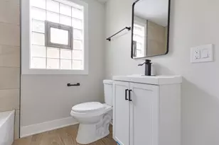 8647 S Kingston Ave, Chicago, IL 60617 - Photo 10