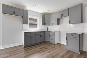 8647 S Kingston Ave, Chicago, IL 60617 - Photo 6