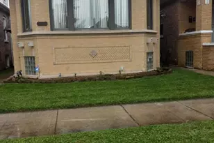 8336 S Merrill Ave, Chicago, IL 60617 - Photo 2