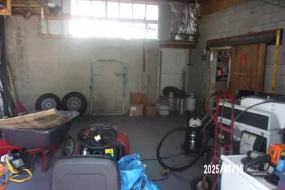 427 E Oak Street, Watseka, IL 60970 - Photo 8