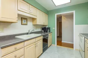 601 Lake Hinsdale Dr, Willowbrook, IL 60527 - Photo 12