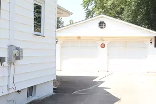 1522 E Hickory St, Streator, IL 61364 - Photo 2