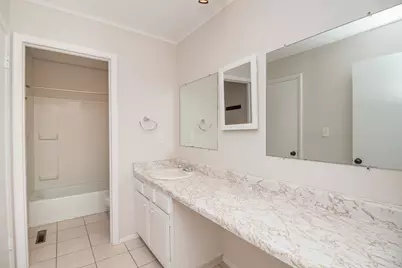 11 Cypress Square, Elgin, IL 60123 - Photo 16