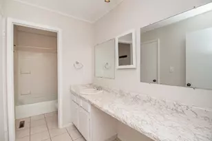 11 Cypress Square, Elgin, IL 60123 - Photo 16