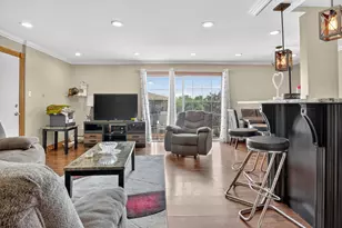 7048 O'Connell Dr, Chicago Ridge, IL 60415 - Photo 2